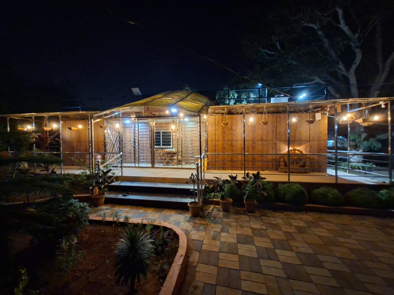 Amaghara: 1 BHK with a very spacious garden